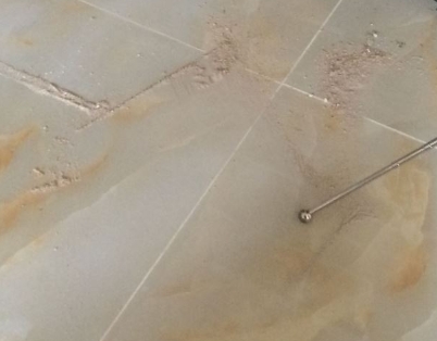 应城瓷砖空鼓维修公司分享粘合剂选择不当在瓷砖铺贴过程中可能导致以下问题